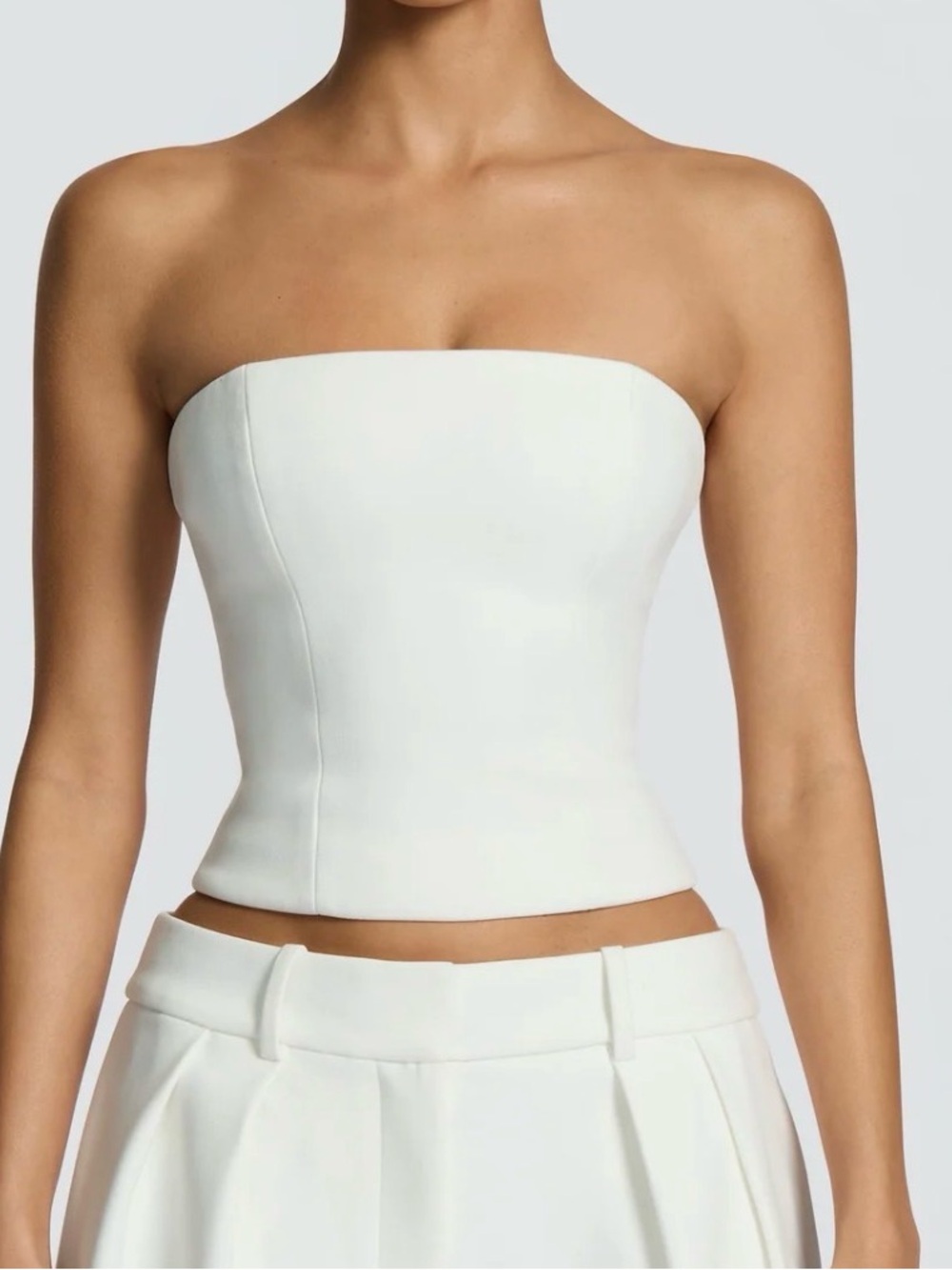 Minimalist White Strapless Bustier Camisole